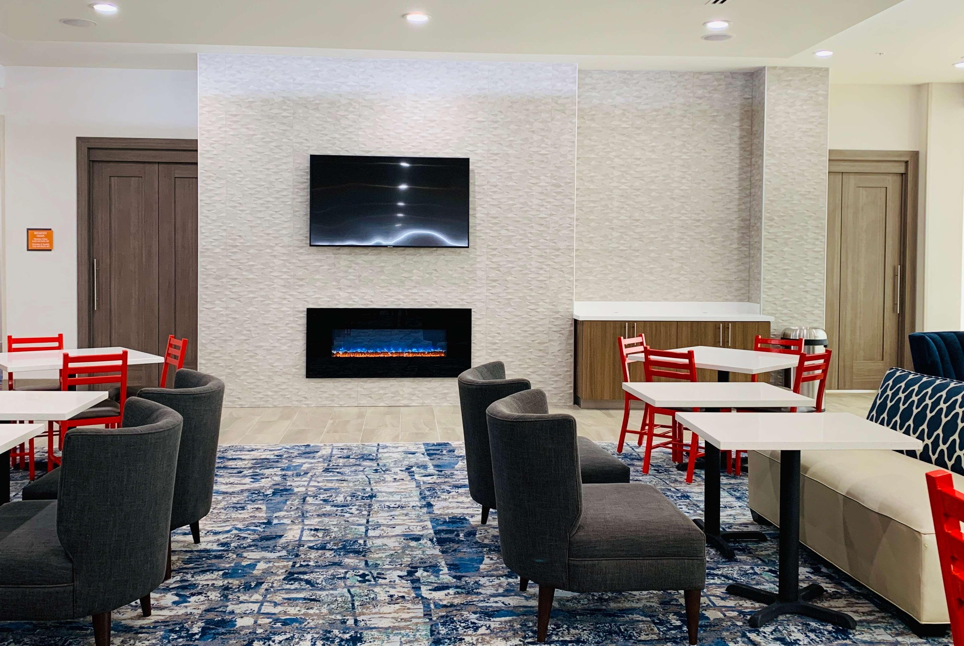 La Quinta Inn & Suites By Wyndham - Red Oak Tx Ih-35E Экстерьер фото